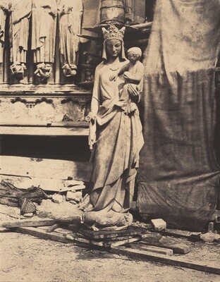 Vierge &agrave; l'enfant sculpt&eacute;e par Geoffroy-Dechaume, chantier de la cath&eacute;drale Notre-Dame, Paris