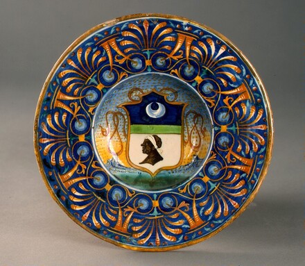Broad-rimmed bowl with palmette and cornucopia border; in the center, shield of arms of the Saracinelli of Orvieto