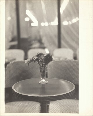 Caf&eacute; table, Paris