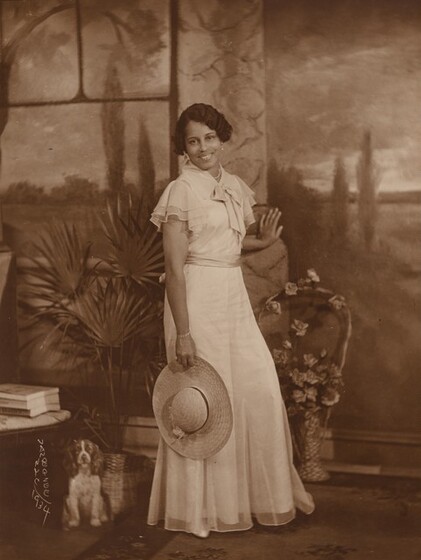 James Van Der Zee, Lady with Wide-Brimmed Straw Hat, 1934