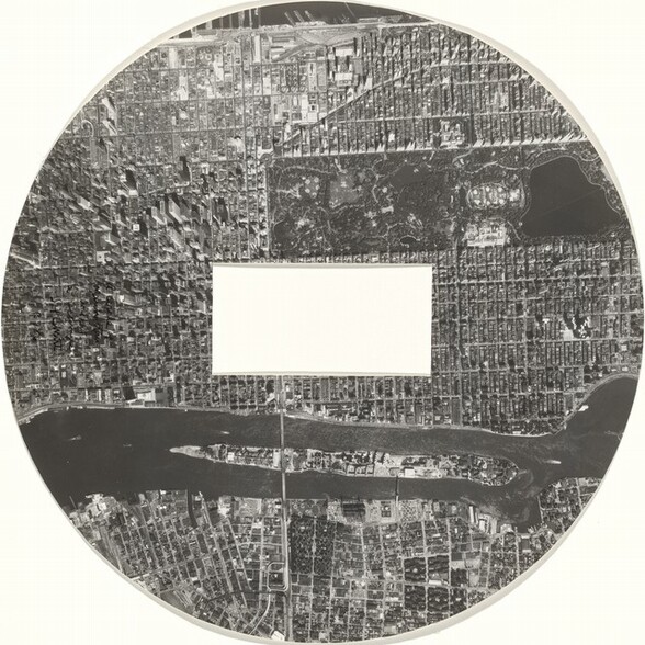 A Circle of Manhattan without a Rectangle
