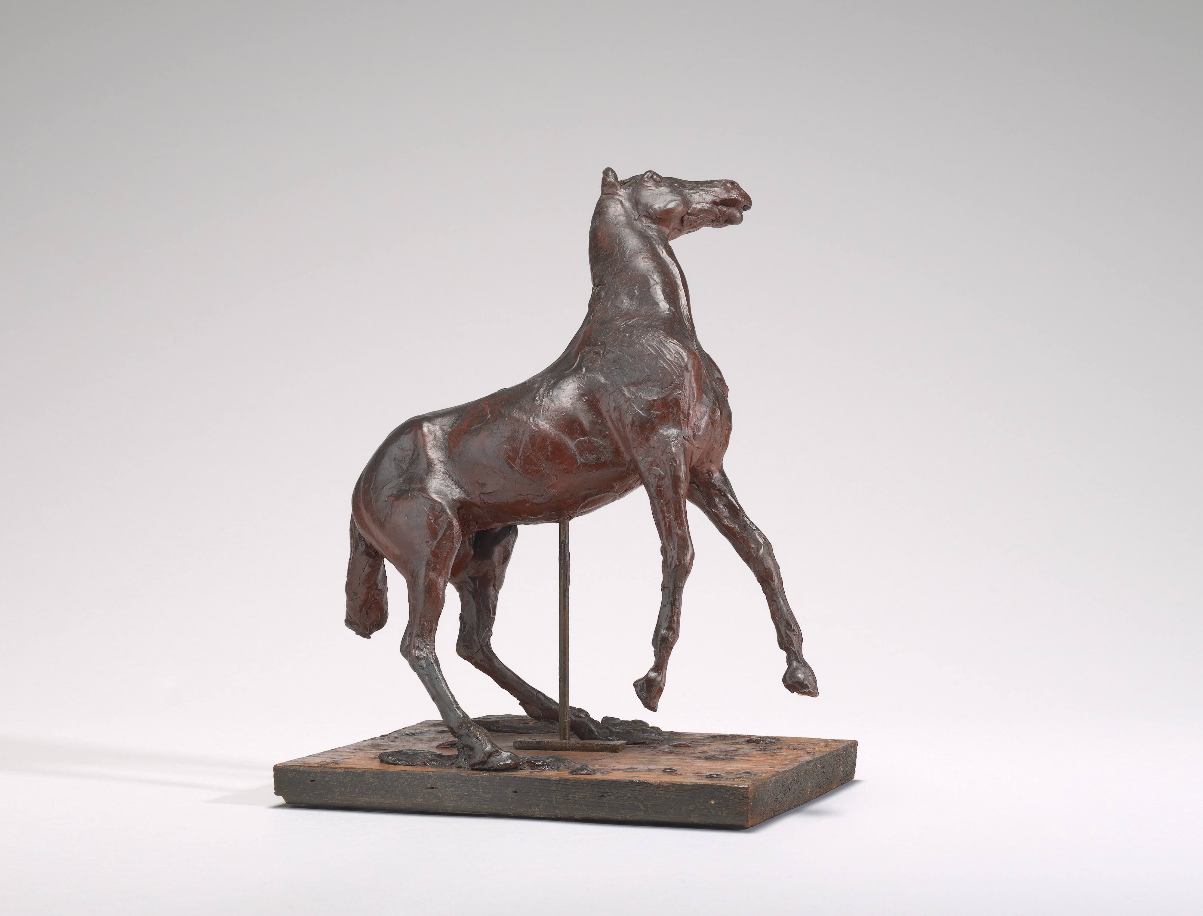 Металлический пластилин. Дега лошадь галопом скульптур. Скульптура лошади из пластилина. Скульптура лошадь без ног.