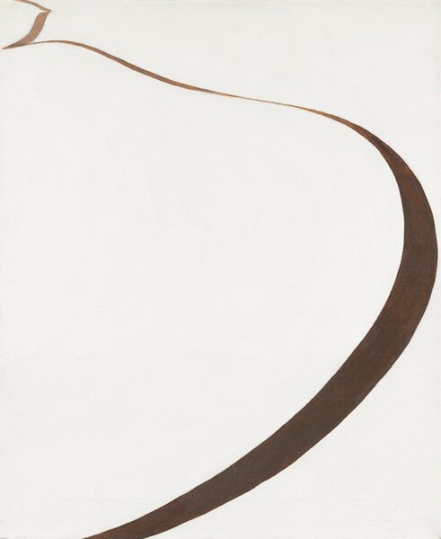 A single black line swells and tapers as it curves from the upper left corner of this white canvas across to the right edge, and back to near the lower left corner in this abstract painting. The line makes a short, bracket-like form at the upper left before the large curve, like the belly of a capital D, spans the rest of the height of the canvas.  