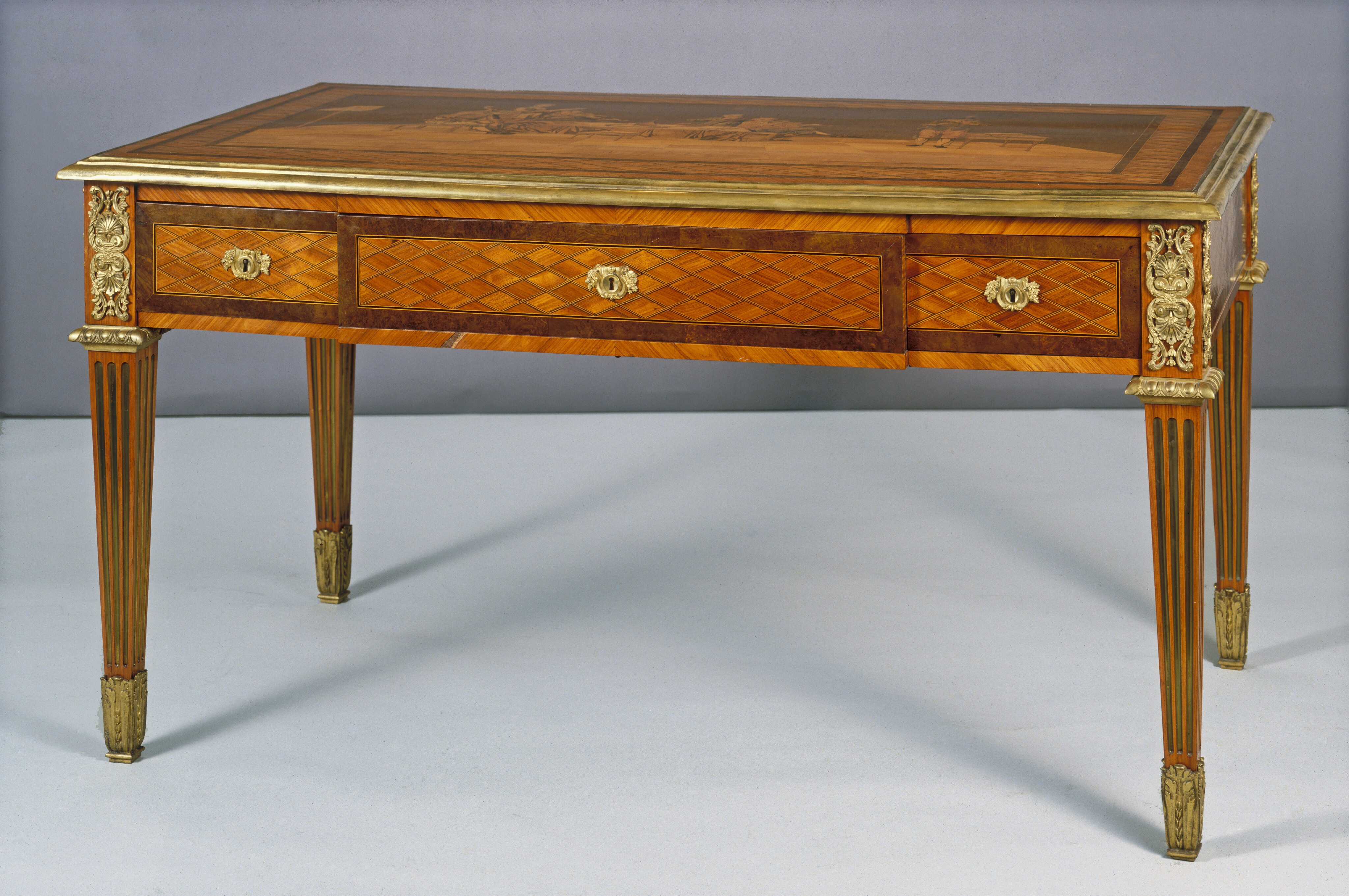 Writing Table With Mechanical Fittings Table Mecanique Or